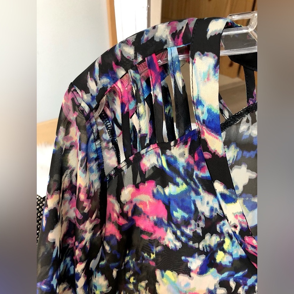NEW! Black Edgy Caged Shoulder Whimseygoth Floral Top Size XL - Picture 9 of 12